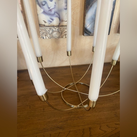 8 prong brass candle stick holder. Rare large size comes with candles. - Picture 2 of 3